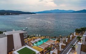 Del Mare Suites
